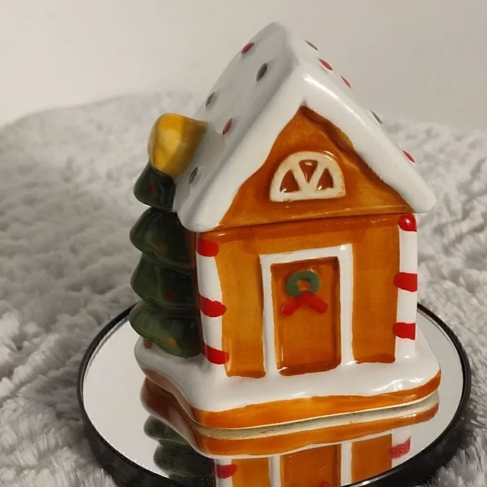 Gingerbread House Salt & Pepper Shakers - Picture 7 of 7